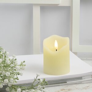Светодиодная свеча с имитацией пламени Стелла 9 см кремовая восковая на батарейках Kaemingk фото 1