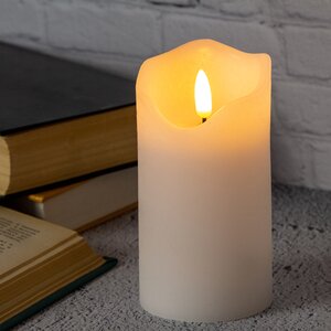 Светодиодная свеча с имитацией пламени Стелла 13 см белая восковая на батарейках (Kaemingk, Нидерланды). Артикул: ID67173