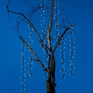Гирлянда на дерево Каскад 80 см*18 шт, 576 холодных белых LED ламп, черный ПВХ, IP44 Kaemingk фото 1