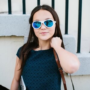 Солнцезащитные очки для подростков Babiators Aces. Шалун, 6-14 лет, белый, cиние линзы (Babiators, США). Артикул: ACE-003