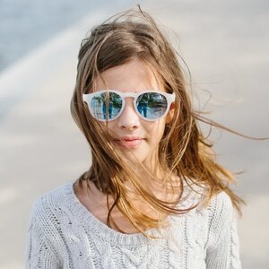 Детские солнцезащитные очки Babiators Polarized Keyhole Джетсеттер, 0-2 лет, полупрозрачные (Babiators, США). Артикул: BLU-004