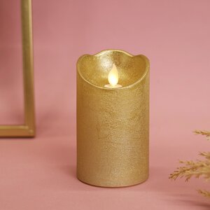 Светодиодная свеча Живое Пламя 12.5 см золотая восковая на батарейках, таймер (Kaemingk, Нидерланды). Артикул: ID48358