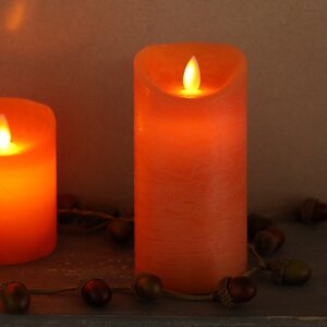 Светодиодная свеча с имитацией пламени 15 см, оранжевая восковая, батарейка Peha фото 2