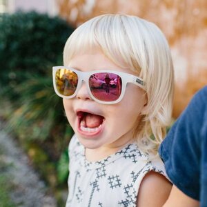 Детские солнцезащитные очки Babiators Original Navigator Розовый лёд, 3-5 лет, с полупрозрачной оправой (Babiators, США). Артикул: NAV-016