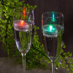 Плавающие светодиодные свечи 3 см, 2 шт с разноцветным свечением на батарейках (Koopman, Нидерланды). Артикул: ID47621