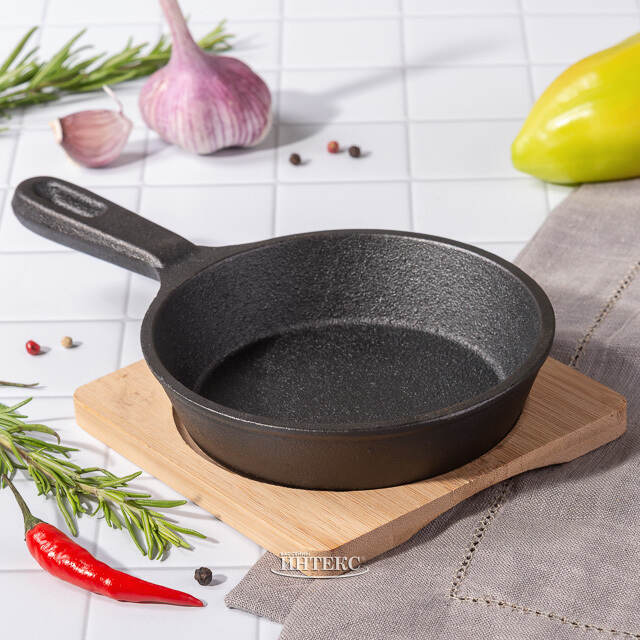 Порционная сковорода Тарти на бамбуковой подставке 12 см, чугун Koopman