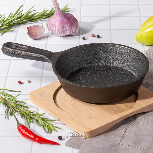 Порционная сковорода Тарти на бамбуковой подставке 12 см, чугун Koopman