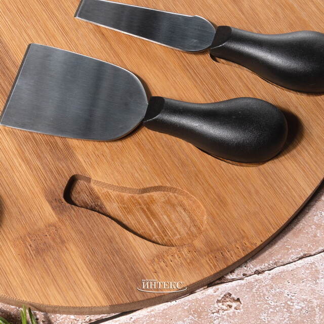 Доска для сыра с приборами Нефтис 38*25 см, бамбук Koopman (Купман)