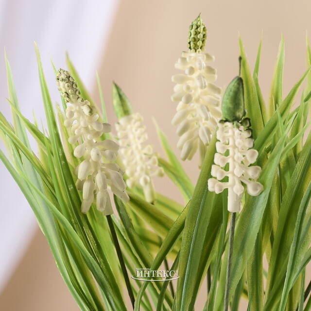 Искусственный цветок в горшке Бьянке - Мускари 21 см Koopman