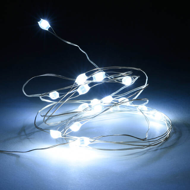 Светодиодная гирлянда Капельки на батарейках 1 м, 10 холодных белых мини Led ламп, серебряная проволока, IP20 Koopman (Купман)
