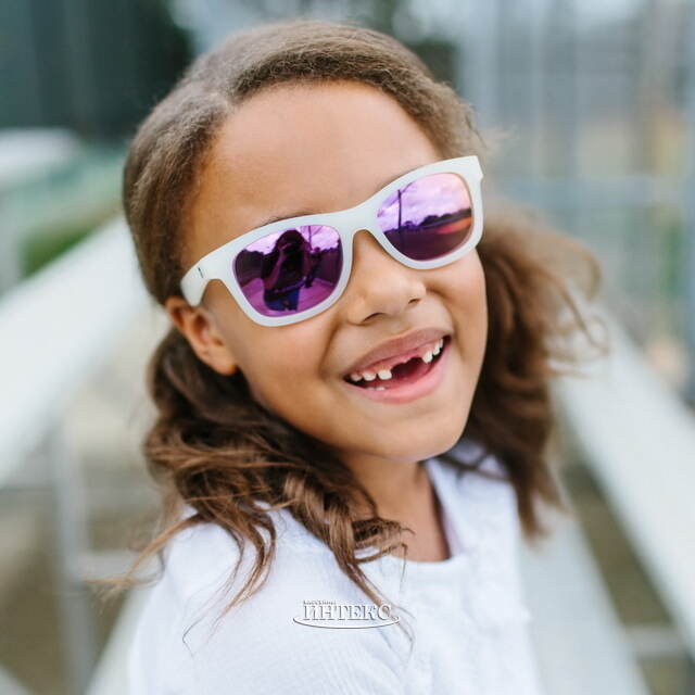 Детские солнцезащитные очки Babiators Polarized Navigator Трендсеттер, 3-5 лет, полупрозрачные Babiators (Бэбиаторс)