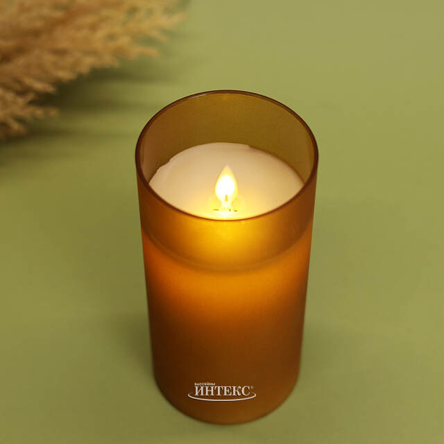 Светодиодная свеча с имитацией пламени Magic Flame в стакане 15 см карамельная Peha