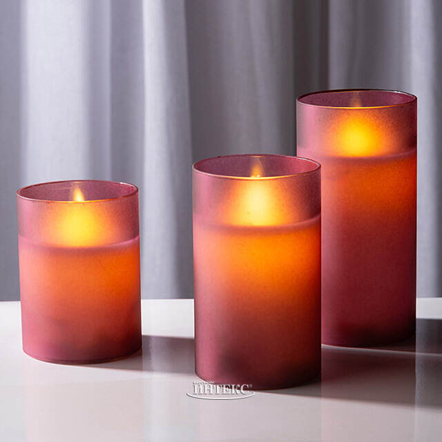 Светодиодная свеча с имитацией пламени Magic Flame в стакане 15 см фиолетовая Peha