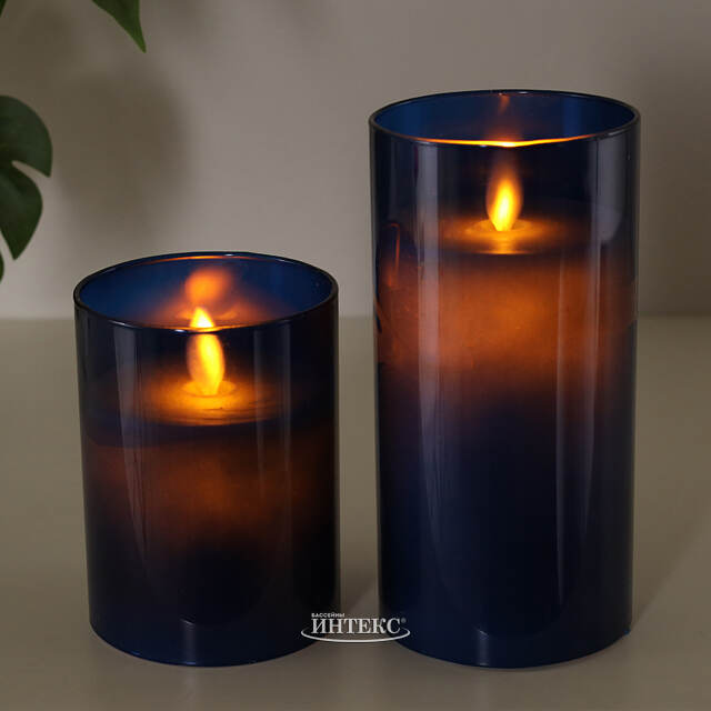 Светодиодная свеча с имитацией пламени Шанти в стакане 15 см синяя Peha (Пеха)