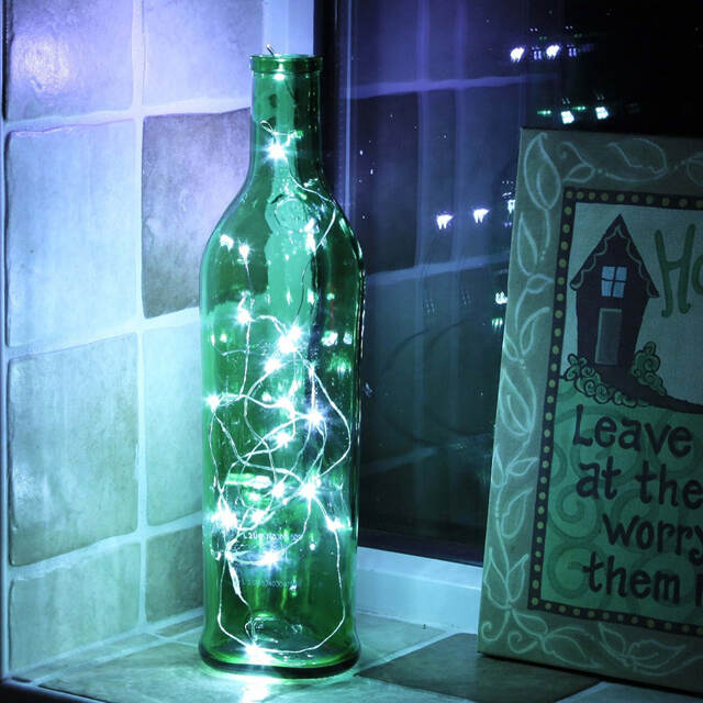 Светодиодная гирлянда Капельки на батарейках 40 холодных белых мини LED ламп 2 м, серебряная проволока, IP20 Koopman (Купман)