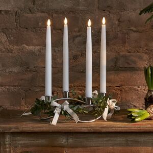 Набор столовых свечей с имитацией пламени Lola 28.5 см, 4 шт с пультом управления, на батарейках (Star Trading, Швеция). Артикул: 063-59