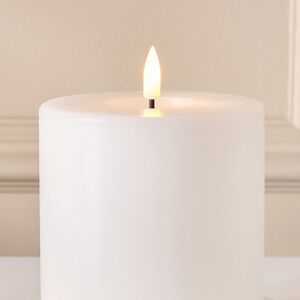 Светодиодная свеча с имитацией пламени Facile 10*10 см, белая, таймер, на батарейках Edelman (Эдельман) фото 4