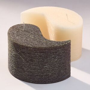 Двудольная свеча Инь-Ян 75*125 мм кремовая/черная Омский Свечной фото 2