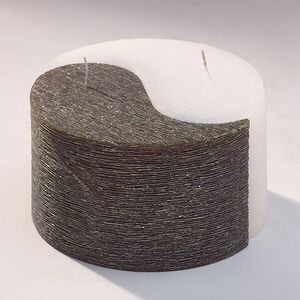 Двудольная свеча Инь-Ян 75*125 мм белая/черная Омский Свечной фото 1