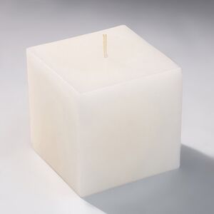 Свеча куб Бергамо 75 мм белая