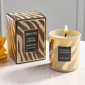 Ароматическая свеча в стакане Deluxe Edition - Лаванда и ветивер 8 см, 28 часов горения