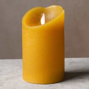 Светодиодная свеча Живое Пламя 12.5 см горчичная восковая на батарейках Kaemingk фото 1
