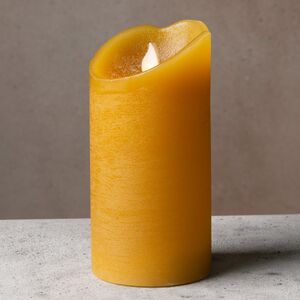 Светодиодная свеча Живое Пламя 15 см горчичная восковая на батарейках Kaemingk фото 1