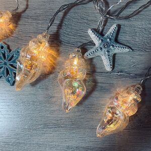 Светодиодная гирлянда на батарейках Перламутровые Ракушки 1.8 м 10 теплых белых LED ламп, прозрачный ПВХ, IP20 (Kaemingk, Нидерланды). Артикул: 480236-2