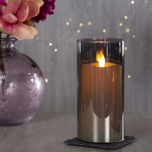 Светодиодная свеча с живым пламенем Одри 18 см в серебряном стакане, на батарейках (Kaemingk, Нидерланды). Артикул: 482971