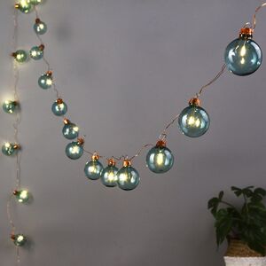 Светодиодная гирлянда на батарейках Christmas Balls 2.65 м, 20 холодных белых мини LED ламп, медная проволока, IP20 (Kaemingk, Нидерланды). Артикул: 483784