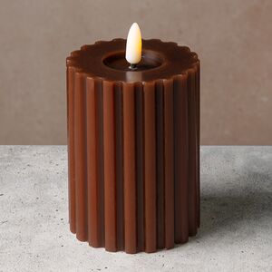 Светодиодная свеча Глен с имитацией пламени 12 см, темный шоколад, на батарейках (Kaemingk, Нидерланды). Артикул: 487434