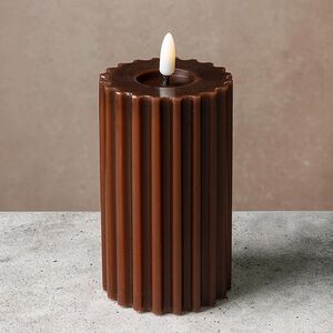 Светодиодная свеча Глен с имитацией пламени 15 см, темный шоколад, на батарейках (Kaemingk, Нидерланды). Артикул: 487435