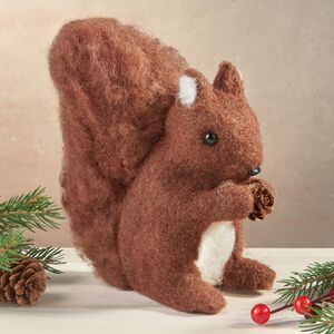 Декоративная фигура Белка Катарина с шишкой 15 см коричневая