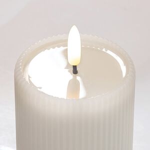 Светодиодная свеча с имитацией пламени Мокколо 10 см белая, с пультом EDG (ЭДГ) фото 2