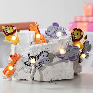 Декоративная гирлянда в детскую Зоопарк 1.4 м, 8 теплых белых ламп, прозрачный ПВХ, на батарейках, IP20 (Star Trading, Швеция). Артикул: 728-58