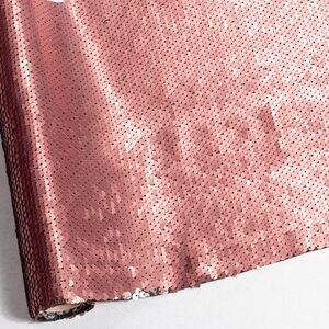 Дорожка на стол Божоле 125*25 см с двусторонними пайетками коралловая Koopman (Купман) фото 5