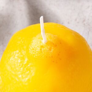 Ароматизированная свеча Лимон 8 см, 18 часов горения Омский Свечной фото 2