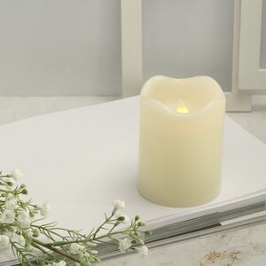 Светильник свеча восковая с мерцающим пламенем 9*7 см кремовая на батарейках, таймер (Koopman, Нидерланды). Артикул: ACA200110