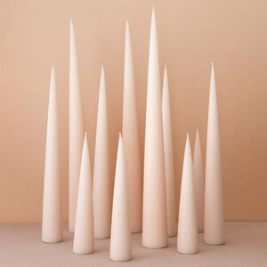 Декоративная свеча - конус Андреа Velvet 24 см, кремовая (Candleslight, Россия). Артикул: ксв-24-1