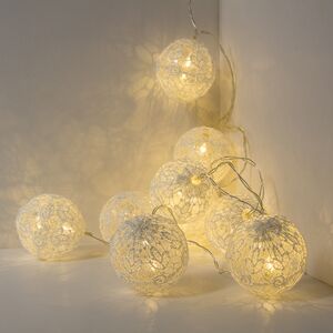 Светодиодная гирлянда Кружевные Шарики 150 см, 10 шариков с теплым белым LED светом, прозрачный ПВХ, на батарейках, IP20 (Koopman, Нидерланды). Артикул: AX3000080