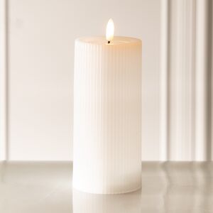 Уличная светодиодная свеча с имитацией пламени Дарвен 15 см белая, на батарейках, таймер (Koopman, Нидерланды). Артикул: AX5385020