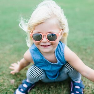 Детские солнцезащитные очки Babiators Polarized Keyhole Уезжаю на выходные, 0-2 лет, коралловые (Babiators, США). Артикул: BLU-007
