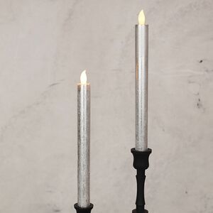 Набор восковых светильников свечей столовых 25 см серебряные 2 шт, на батарейках (Kaemingk, Нидерланды). Артикул: 482924