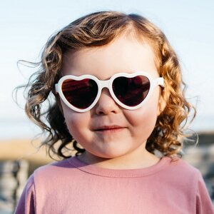 Детские солнцезащитные очки Babiators Hearts Влюбляшки, 0-2 лет, белые с зеркальными линзами Babiators фото 2