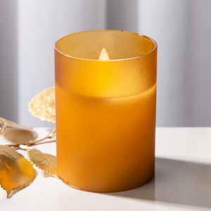 Светодиодная свеча с имитацией пламени Шанти в стакане 10 см карамельная (Peha, Нидерланды). Артикул: MB-10360