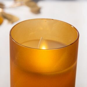 Светодиодная свеча с имитацией пламени Шанти в стакане 10 см карамельная Peha (Пеха) фото 2