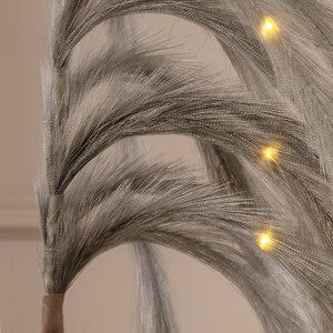 Светящаяся ветка с перьями Моника 130 см серая, теплые белые LED лампы, таймер, на батарейках Koopman (Купман) фото 3